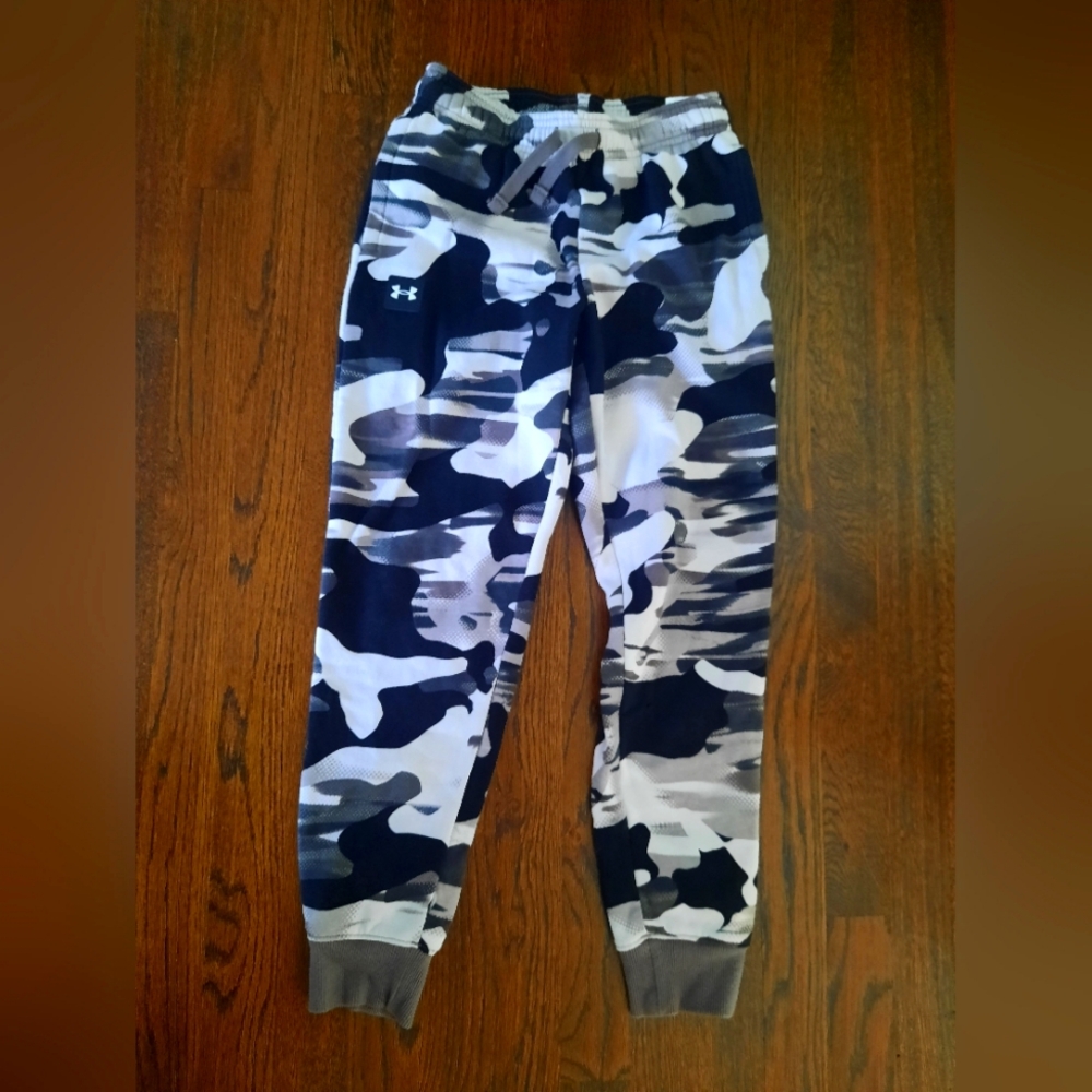 Under Armour Rival Camo Print sweatpants youth medium